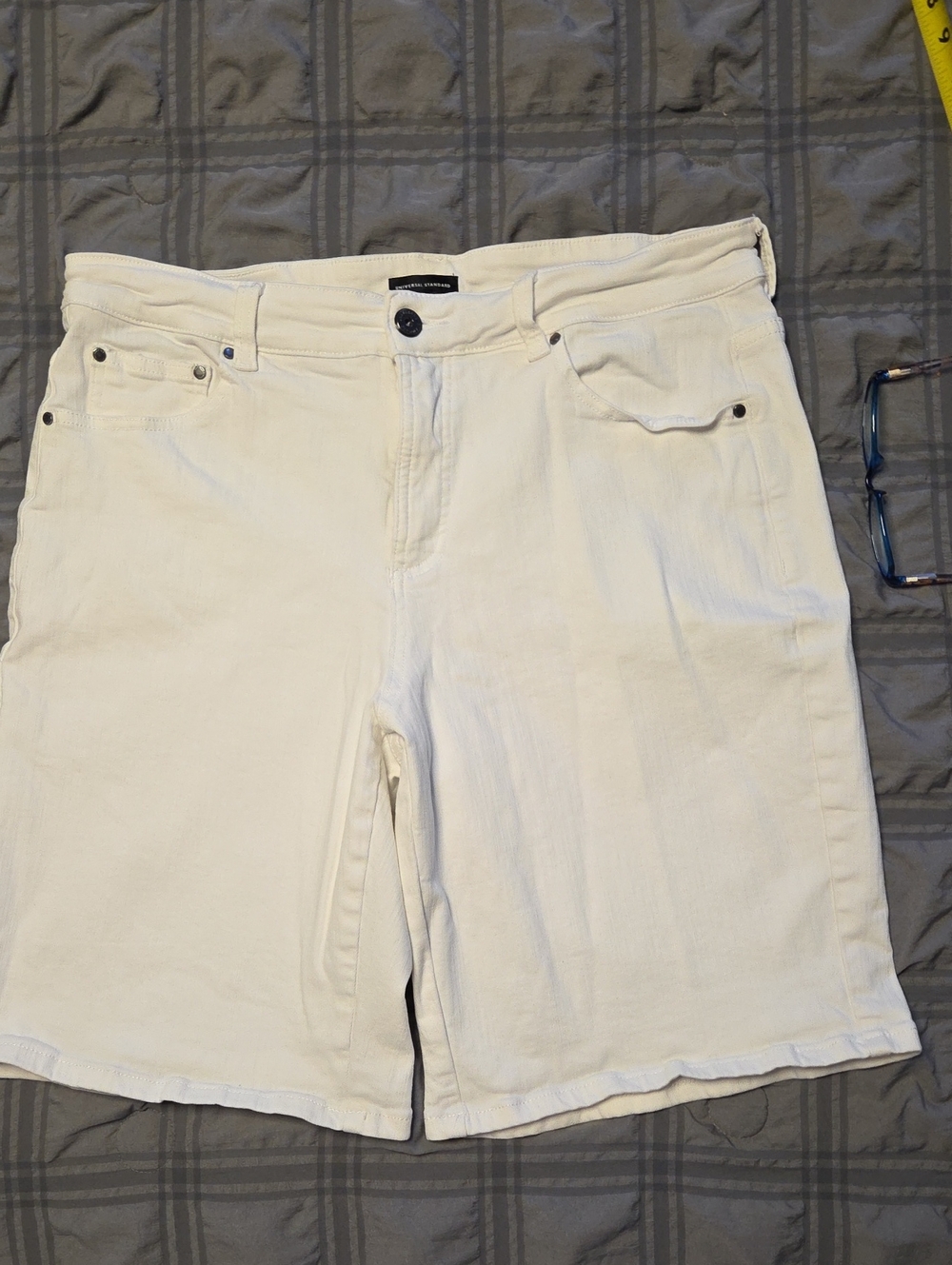 Size 16 Universal Standard White Denim Shorts,